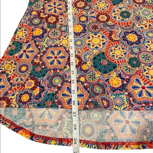 𝅺LULAROE Classic T - Picture 6 of 9